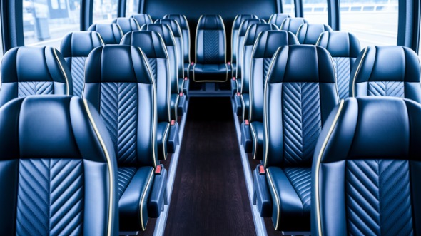 cedar rapids 30 passenger minibus rental